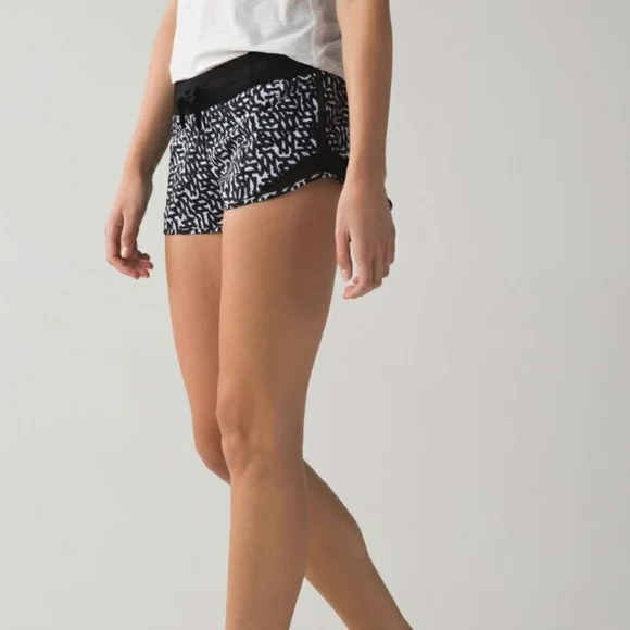 Lululemon Hotty Hot Short - Picture 3 of 10